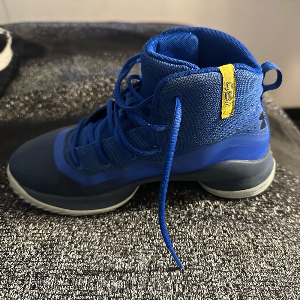 Under Armour UA Curry 4 Mid SIZE 3